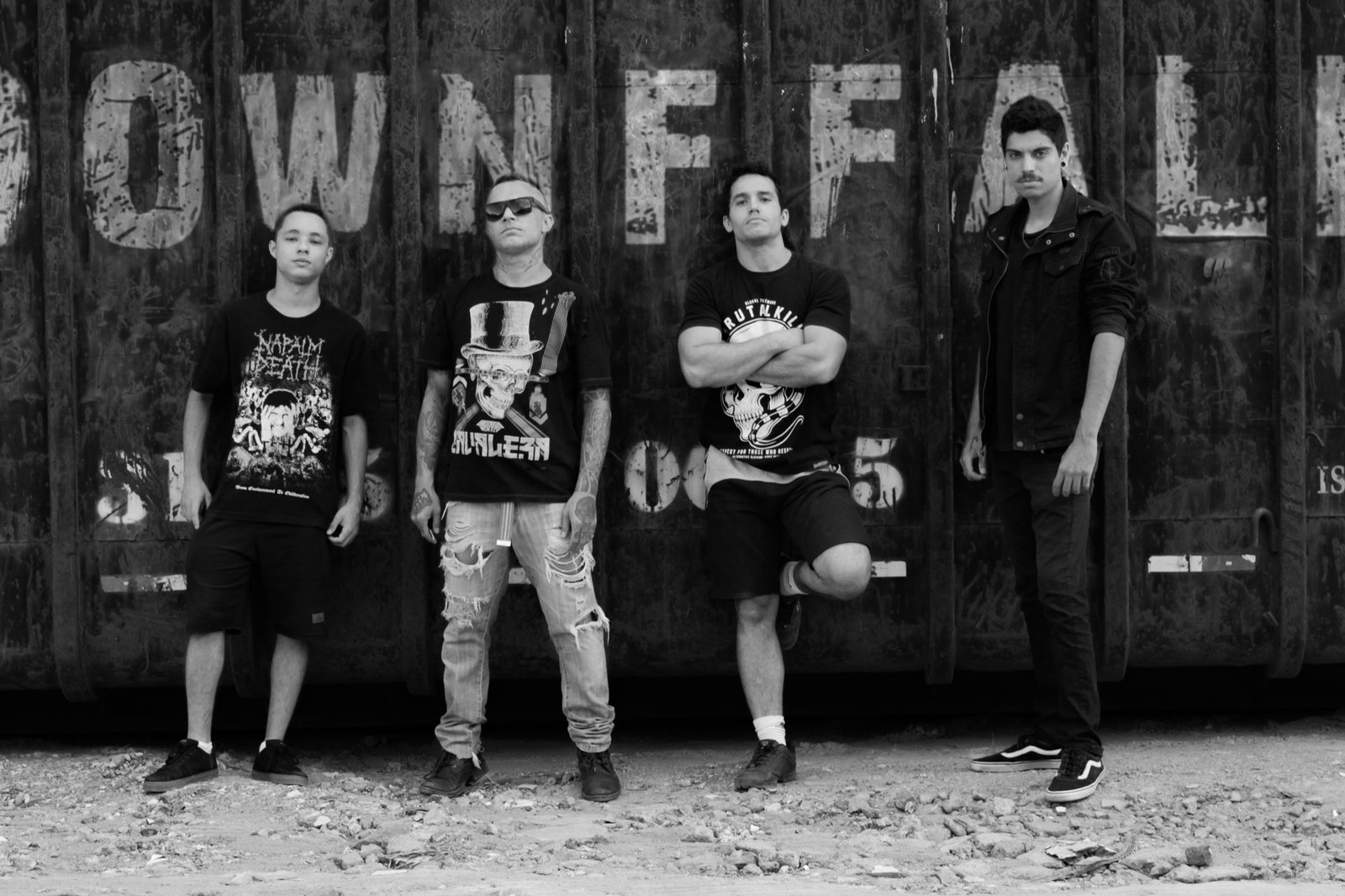 DOWNFFALL: Banda divulga capa e tracklist de seu disco de estréia ...