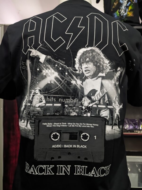 Camiseta Oficial AC/DC - Back In Black Tape - Frente e Costas - Image 4